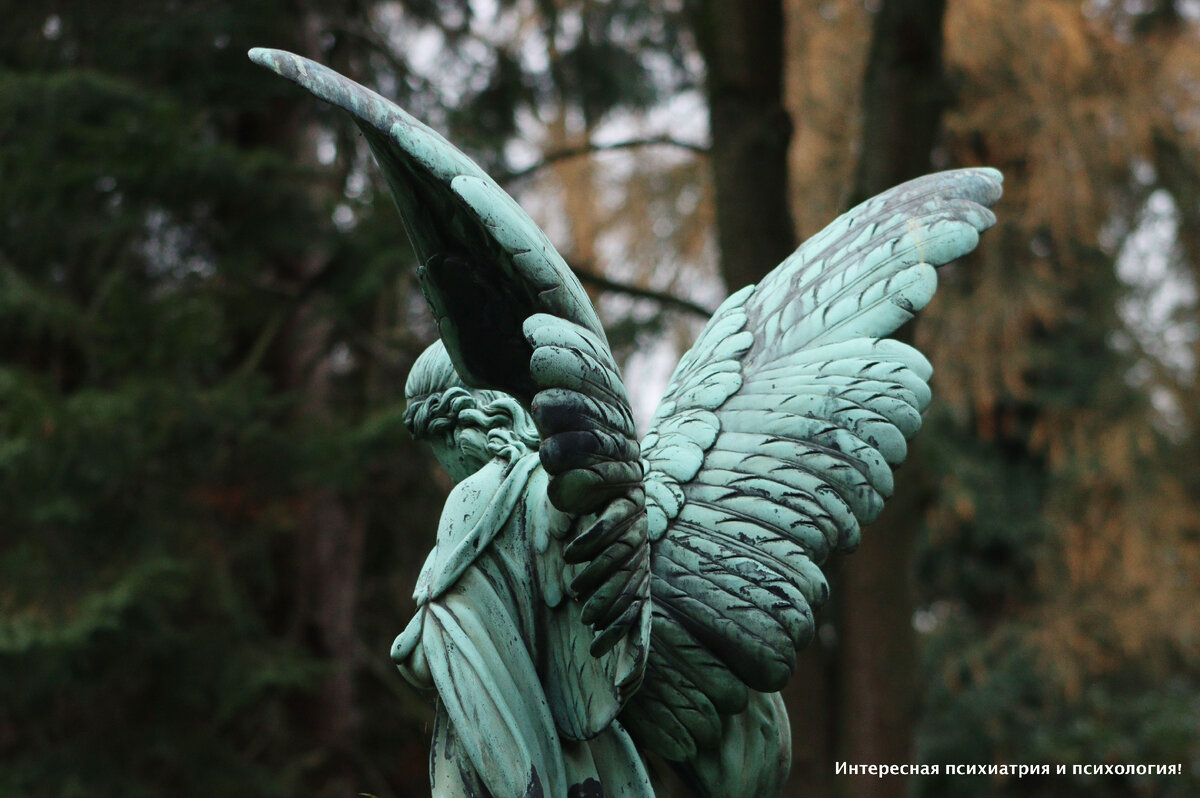 Критерием «нормального» горя является реакция, которая «соответствует общепринятым в данной культурной среде нормам и продолжается, как правило, не более шести месяцев». 