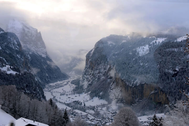 Курорты Венген и Мюррен: вид на долину