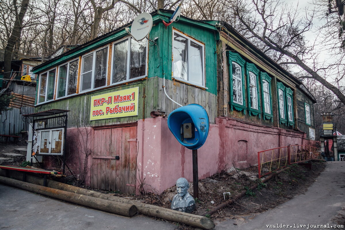 Ленин взял бревно и поволок