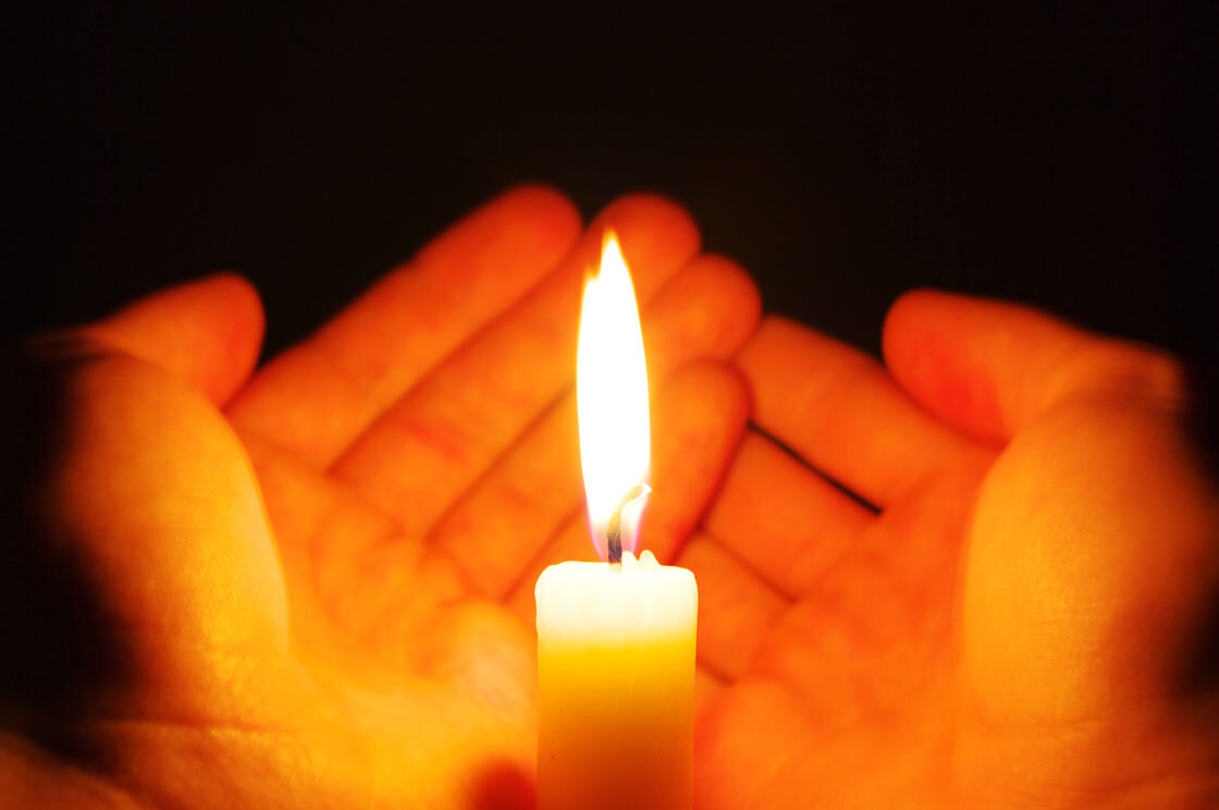 Свеча в руке