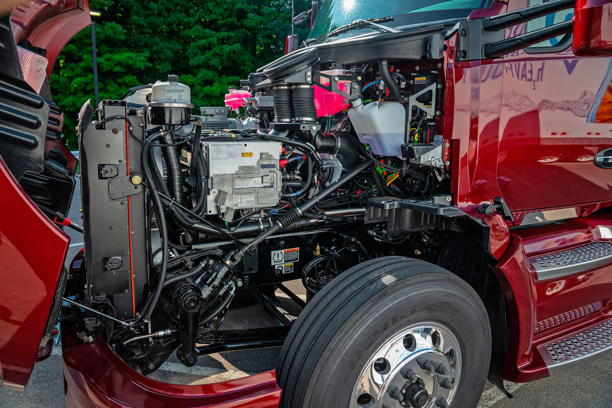 Дизельный двигатель грузовик. Мотор грузовика Кенворт 15. Toyota fuel Cell Truck Semi. Двигатель тягача. Двигатель грузового автомобиля.