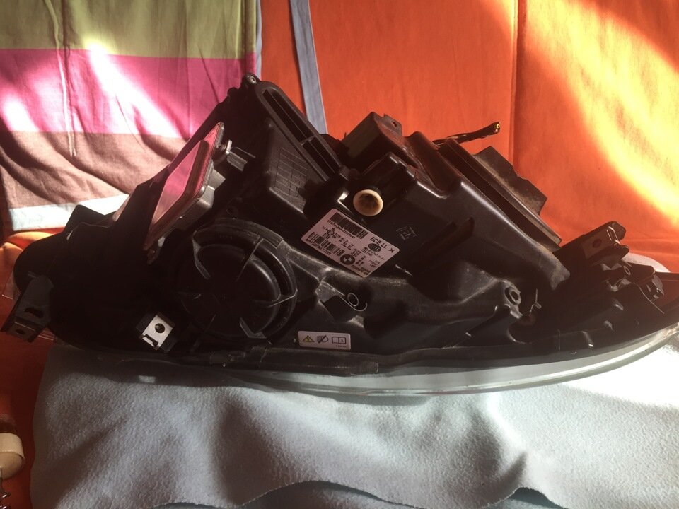 Фару верхним люком к себе