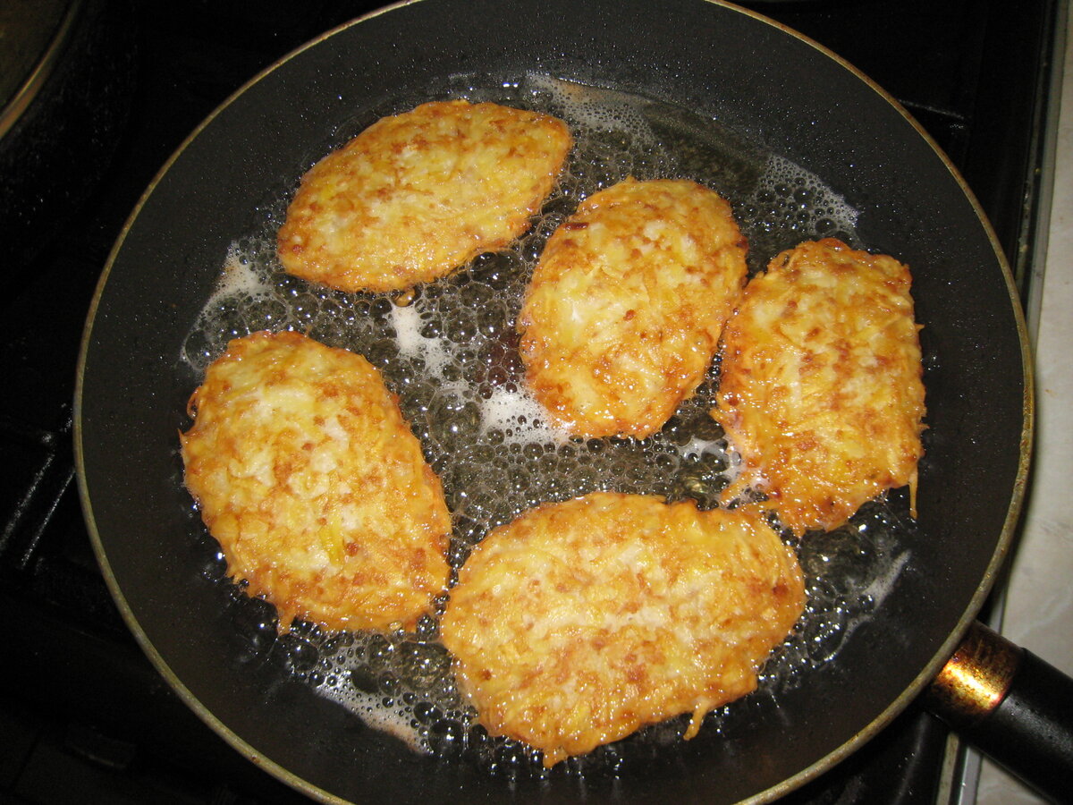 Наверное, самые ленивые драники с мясом на сковороде.Вкусно и сытно.  Пошаговый рецепт с фото. | STASNET | Дзен