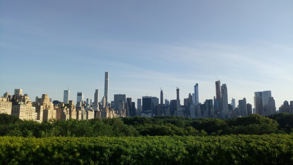 Вам не кажется, что эти дома похожи на мужчин?