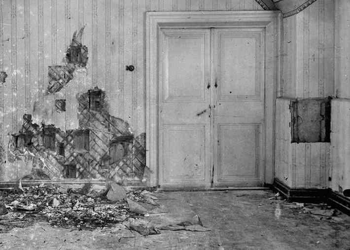 Подвал Ипатьевского дома в котором была расстреляна царская семья.