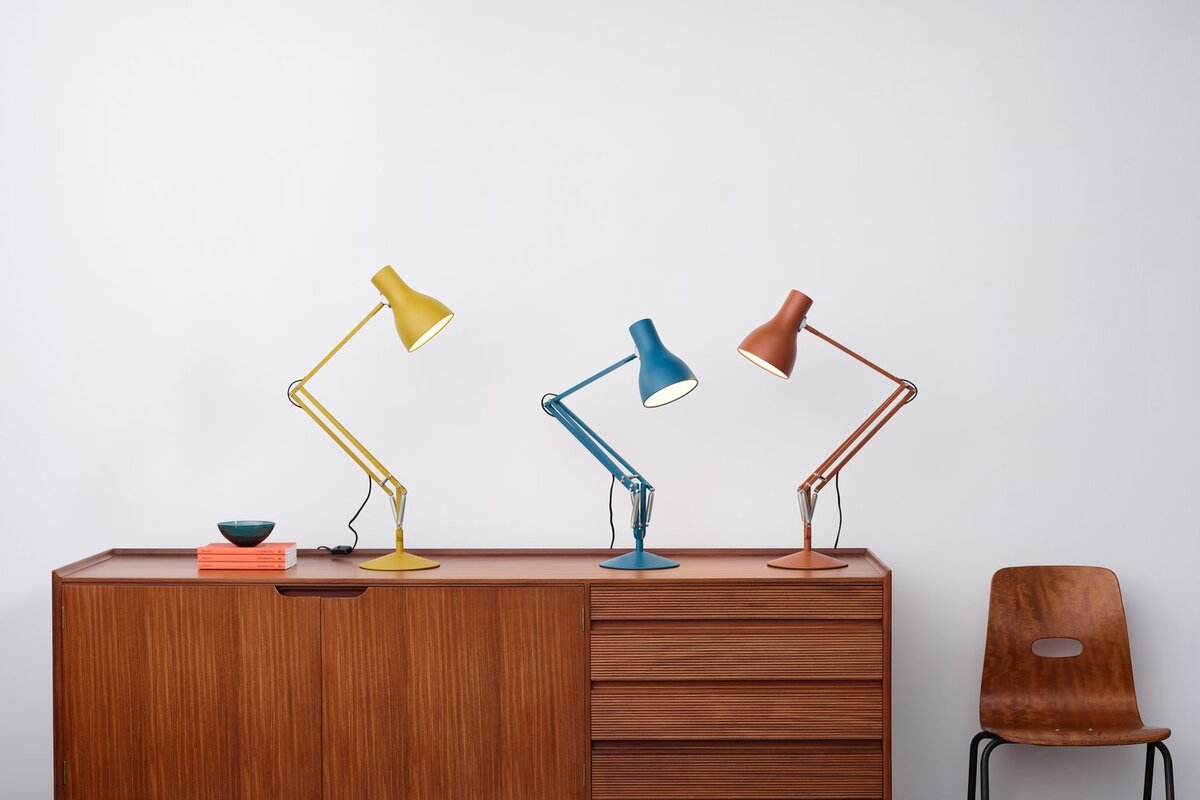 Лампа Anglepoise Type 75 в эксклюзивных расцветках Yellow Ochre, Saxon Blue и Sienna