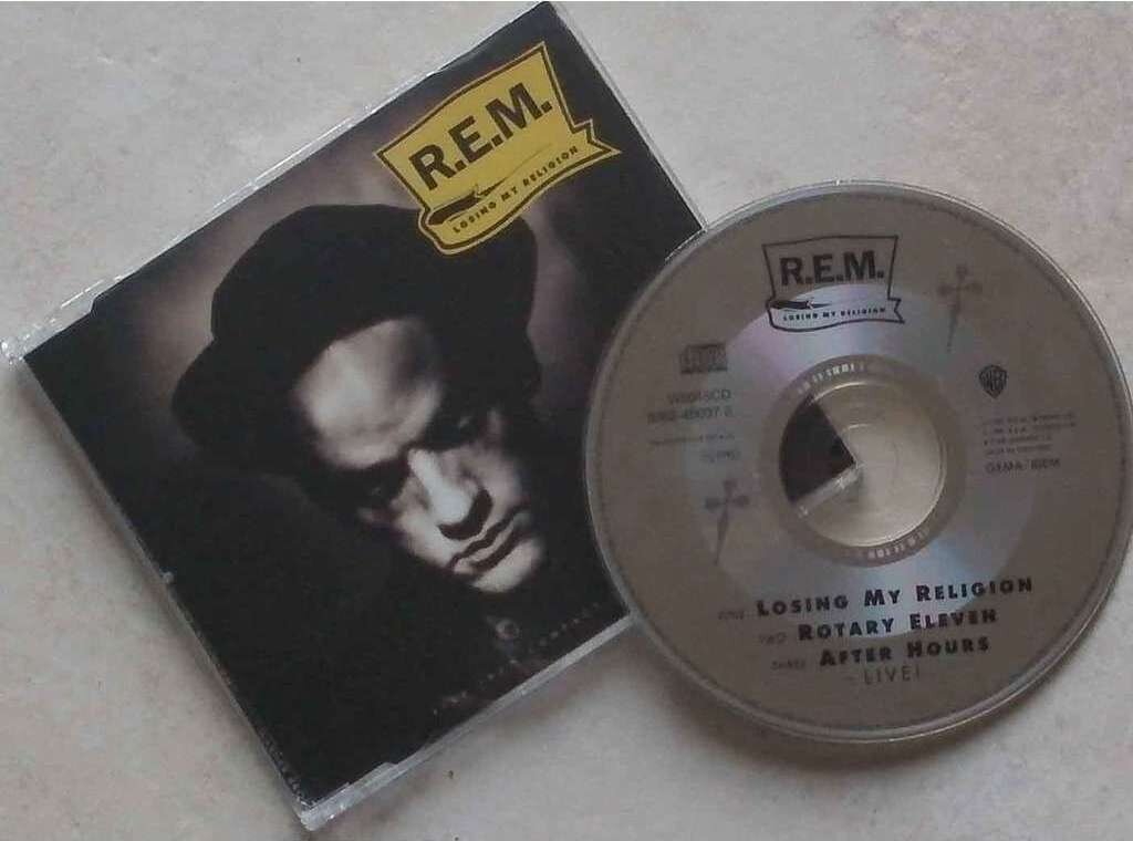 Компакт-диск и обложка Losing My Religion.