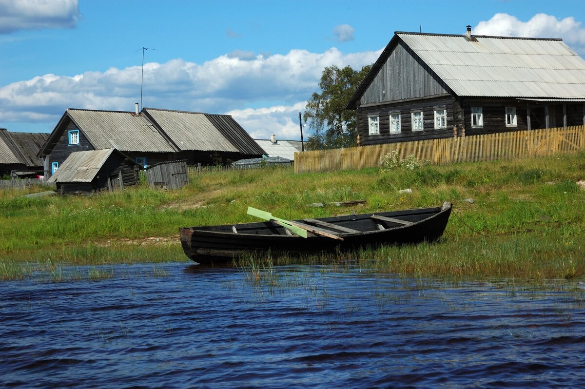 Лодки речка деревня