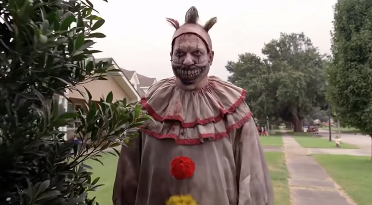 «Американская история ужасов 4-ый сезон: Фрик-шоу». (American Horror Story: Freak Show). 2014-1015гг.