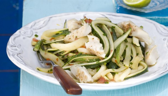 Приготовьте легкий и полезный ужин из кабачков и трески по нашему рецепту. 