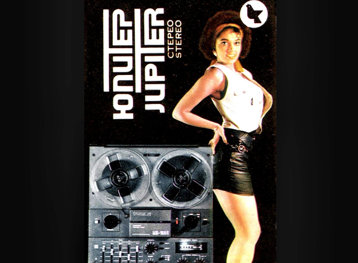 Вот такие "птички" украшали обложку этого магнитофона!