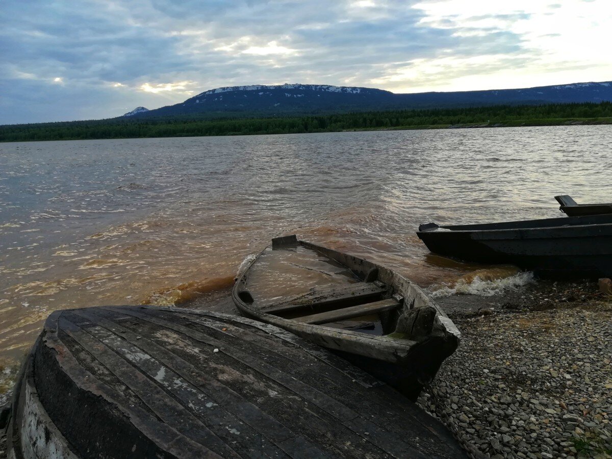 Озеро Зюраткуль лодка