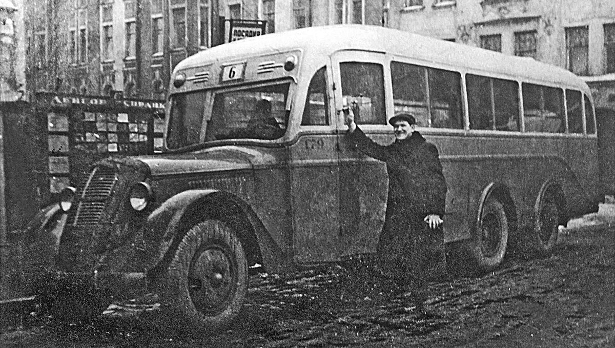 Фотография из книги Михаила Соколова «Отечественные капотные автобусы и их производные»