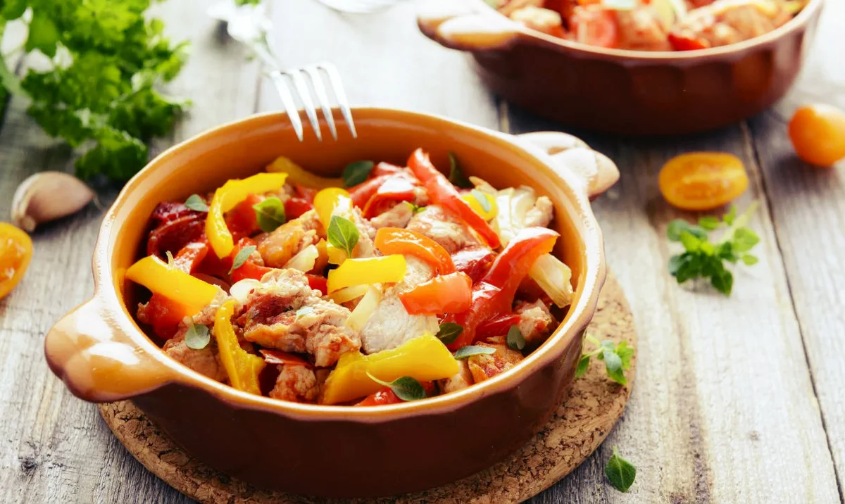 Индейка с болгарским перцем в мультиварке.