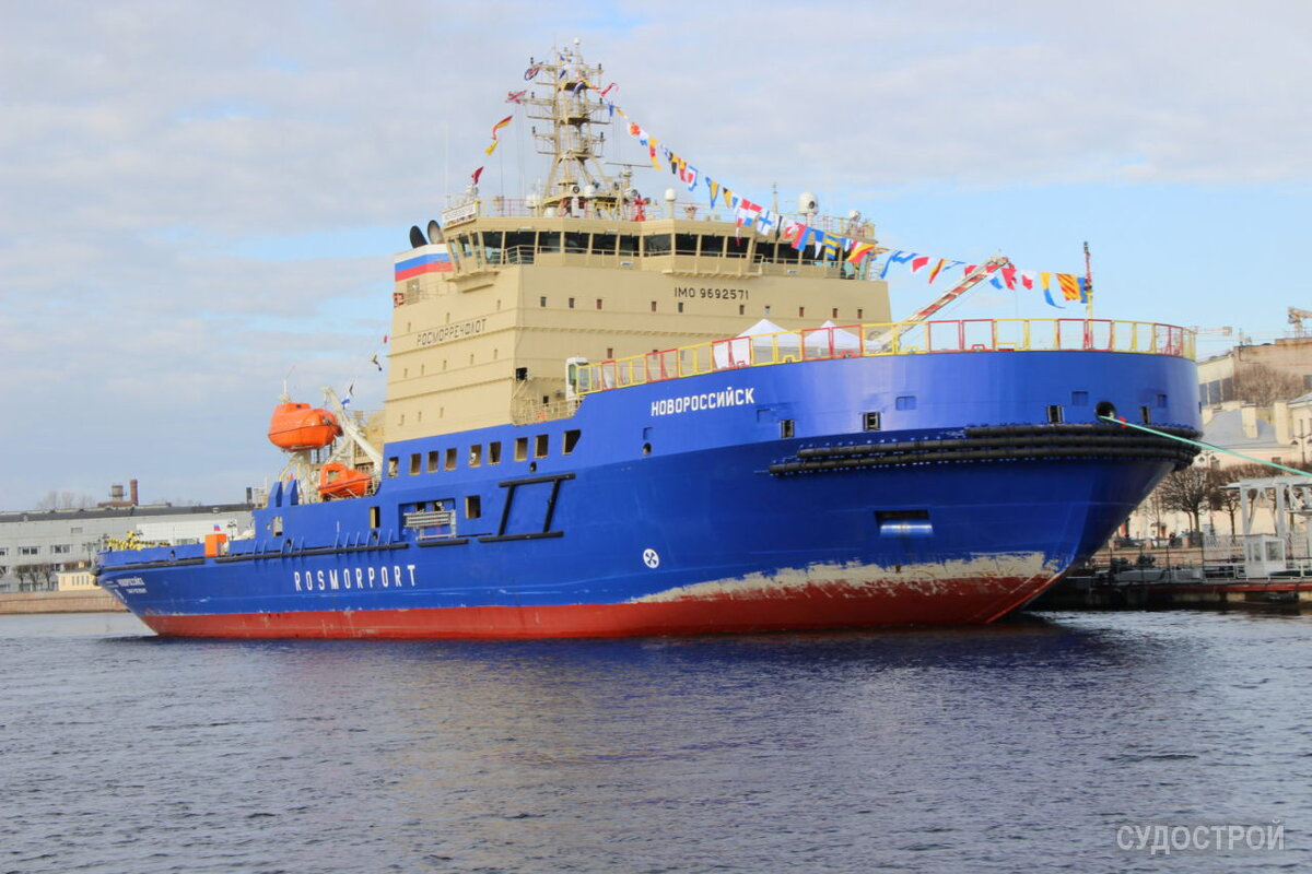 Атомный лихтеровоз севморпуть. Второй ледокол. Ледокол на москва реке. Атомный ледокол мурманск. Ледокол таймыр и вайгач.