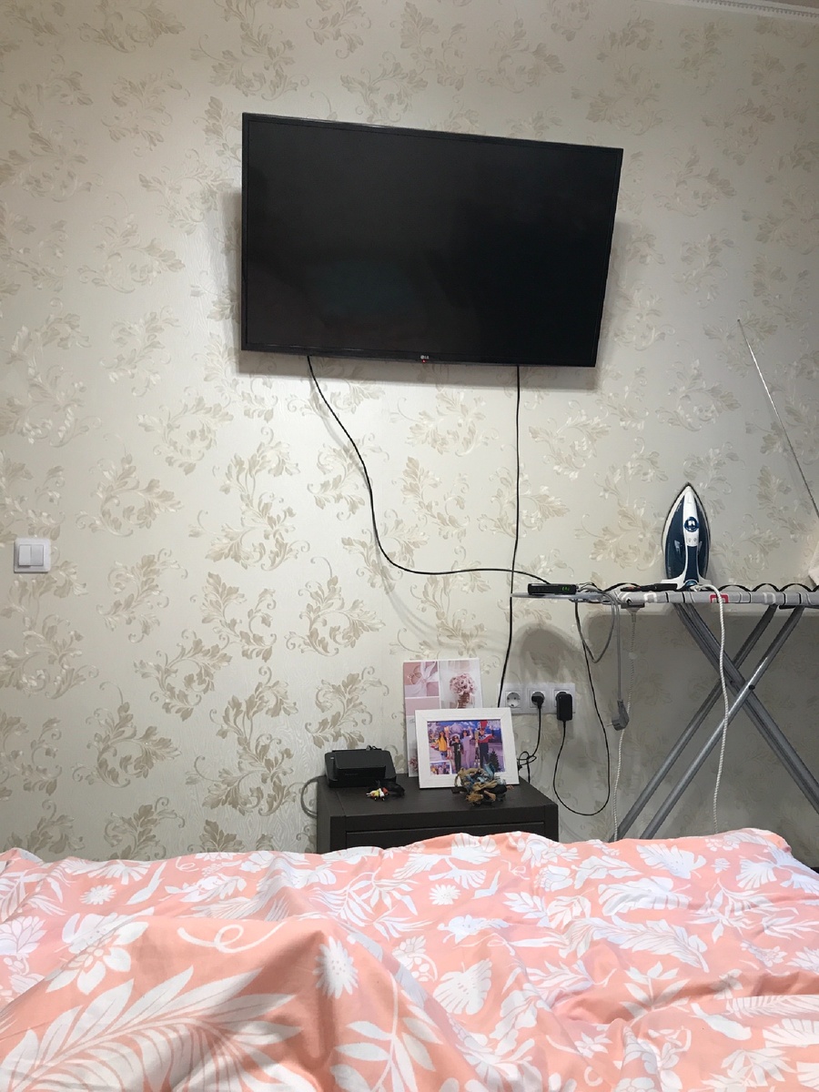 Шёл 5 день, по телевизору могли бы показывать что разнообразное. Ну ничего будем сходить с ума и заниматься физкультурой дома!!!