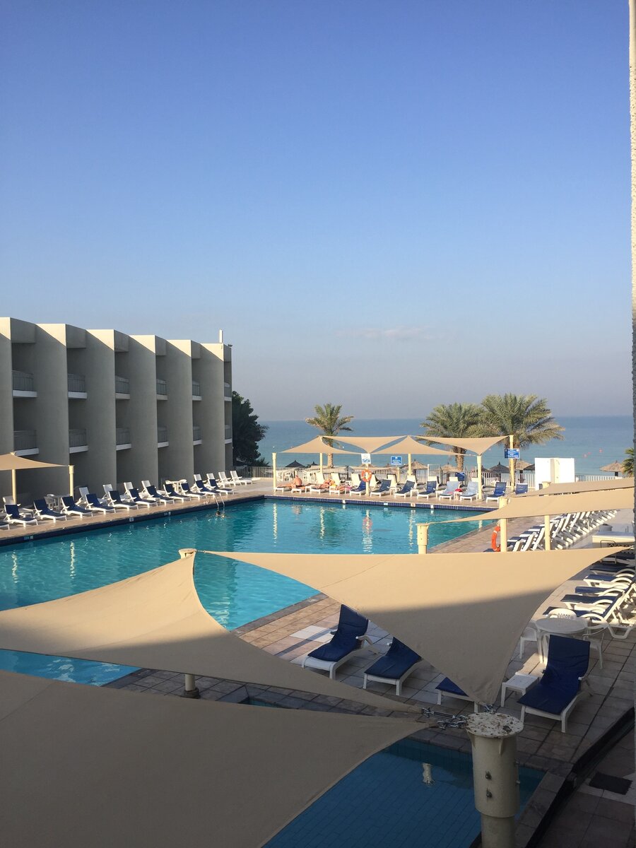 Beach Hotel Sharjah. Корал Beach Hotel Sharjah 3. Дубай Шарджа отели. Lavender Hotel Sharjah в Дубае.