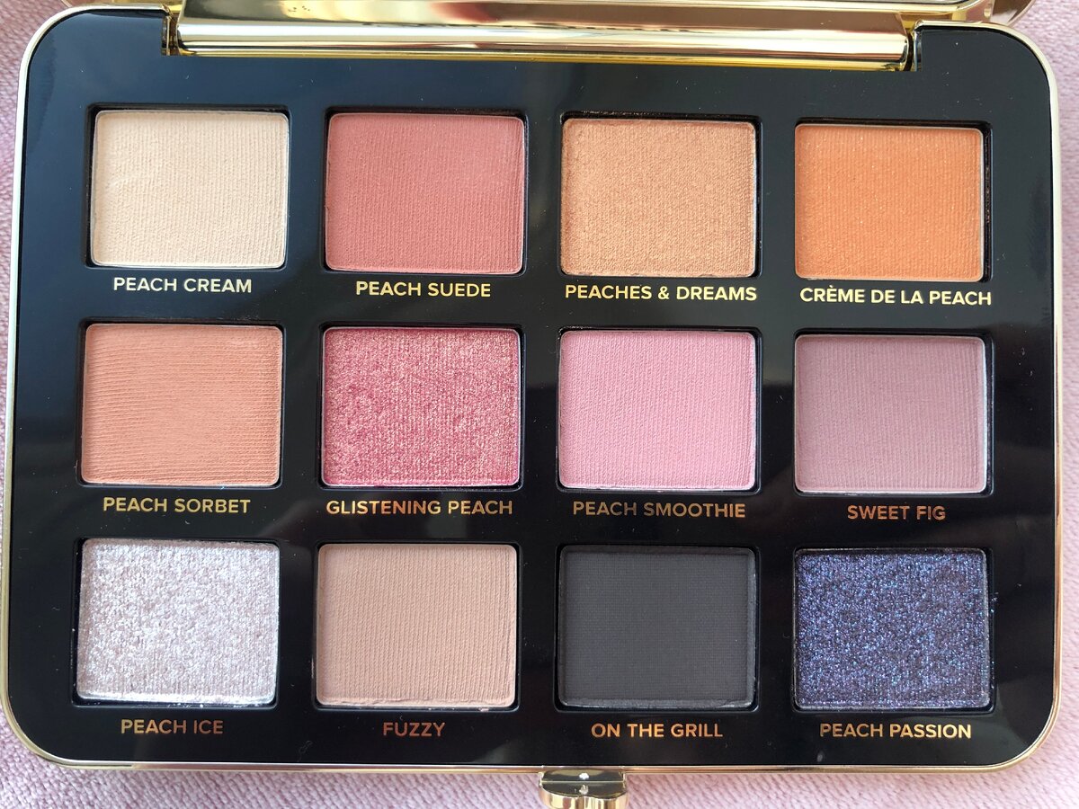Палетка теней Too Faced  "White Peach" при дневном свете.