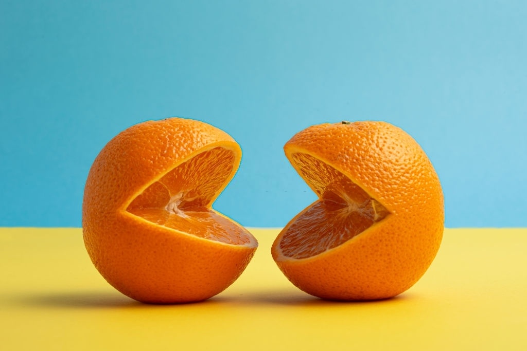 Это директор старается меня убедить