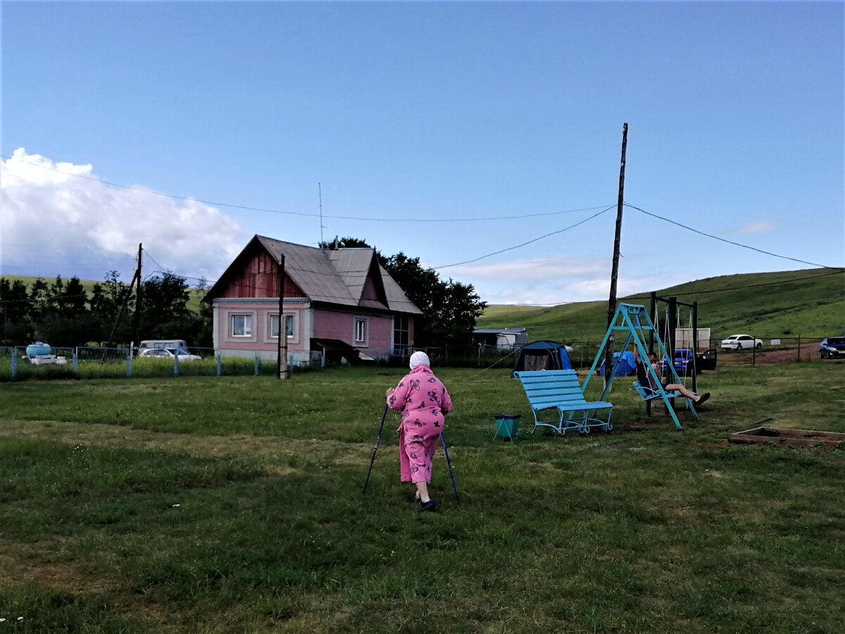 Приезжают лечиться на Тус и совсем старые люди