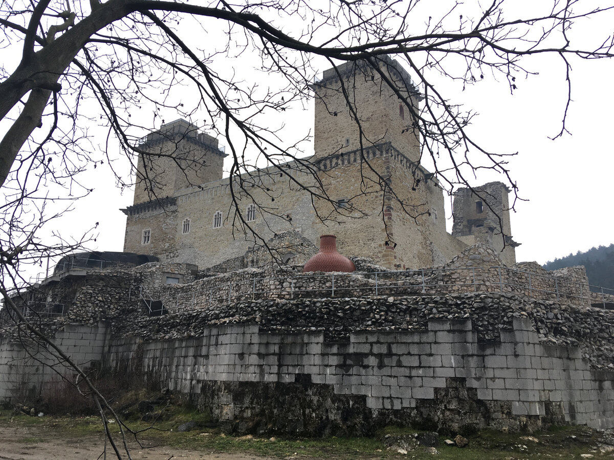 Замок Диошдьёр (фото автора)