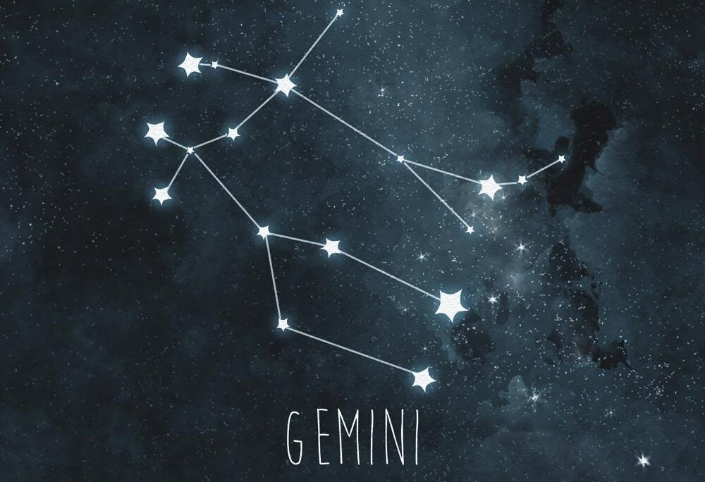 Зодиакальное созвездие Близнецов на небе