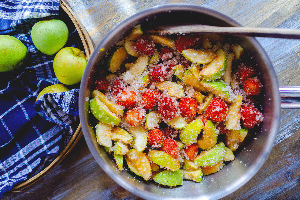 яблочно-клубничная пятиминутка