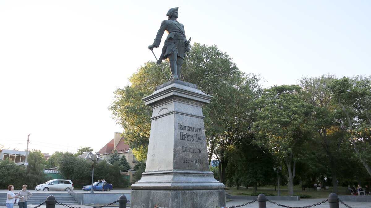 Памятник основателю Таганрога Петру Первому