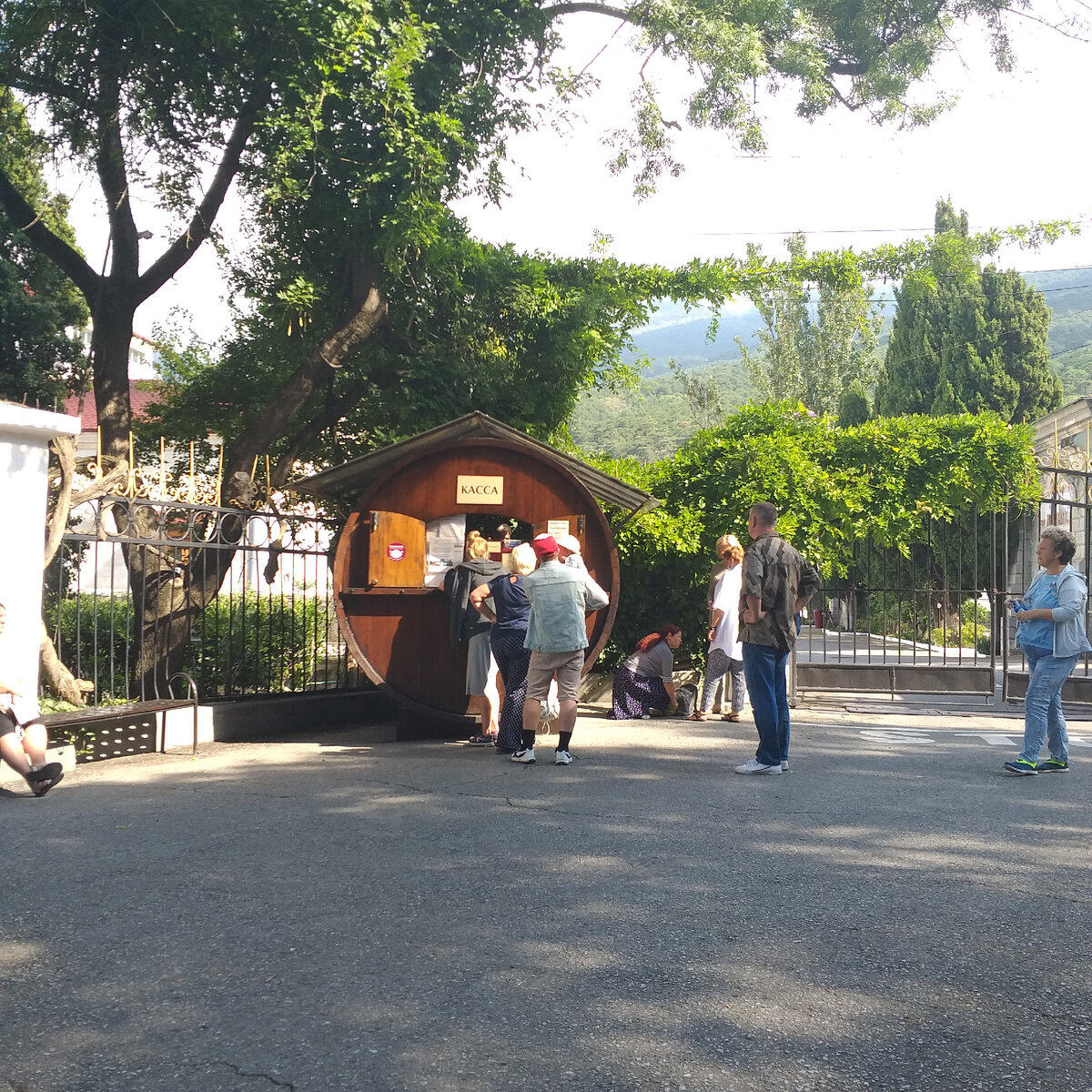 Касса винзавода в бочке. Фото автора