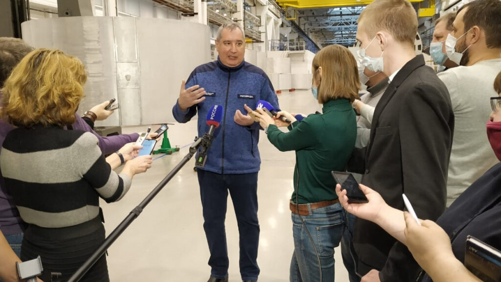 Завод имени чкалова новосибирск. Вакансии на заводе полет. Фабрика полет иваново. Нпо полет омск. Полет им.