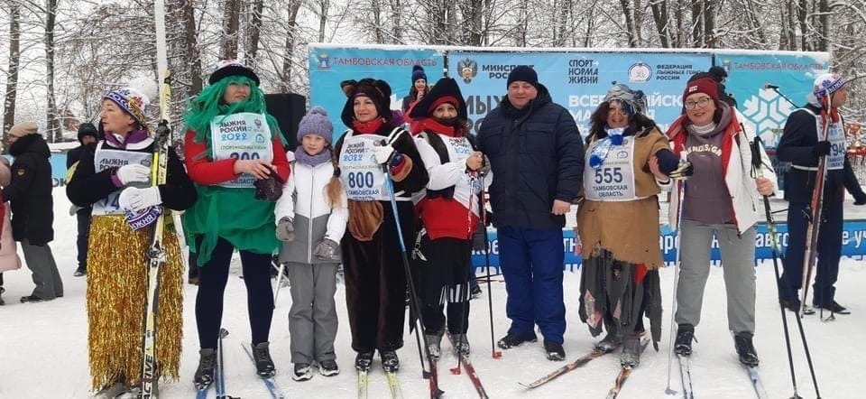 врио главы администрации района Захаров И.А. с участниками праздника.  Фото: Ольга Ладыженская
