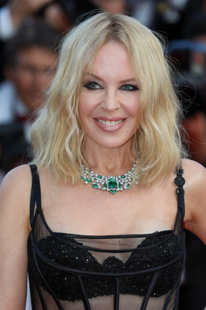 Фото: https://www.iodonna.it/wp-content/uploads/2022/05/Kylie-Minogue-GettyImages-1399246962-683x1024.jpg