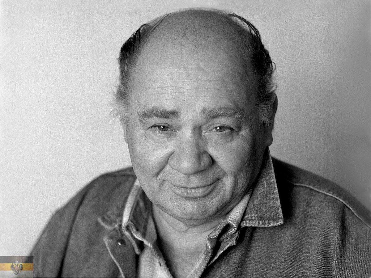 Вы знаете, что великий актер Евгений Леонов скоропостижно умер, когда переодевался к спектаклю?-4