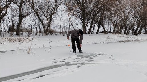 Володя рыбалка. Мороз сковал пруд. Как правильно заметать снежные следы на снегу за машиной.