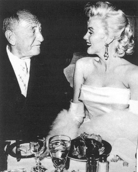 Мэрилин Монро и Джо Шенк. Фотография из открытого источника в сети Интернет.