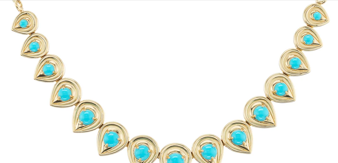 Колье вдохновлено лепестками лотоса с фирменной подвеской Mandala. 