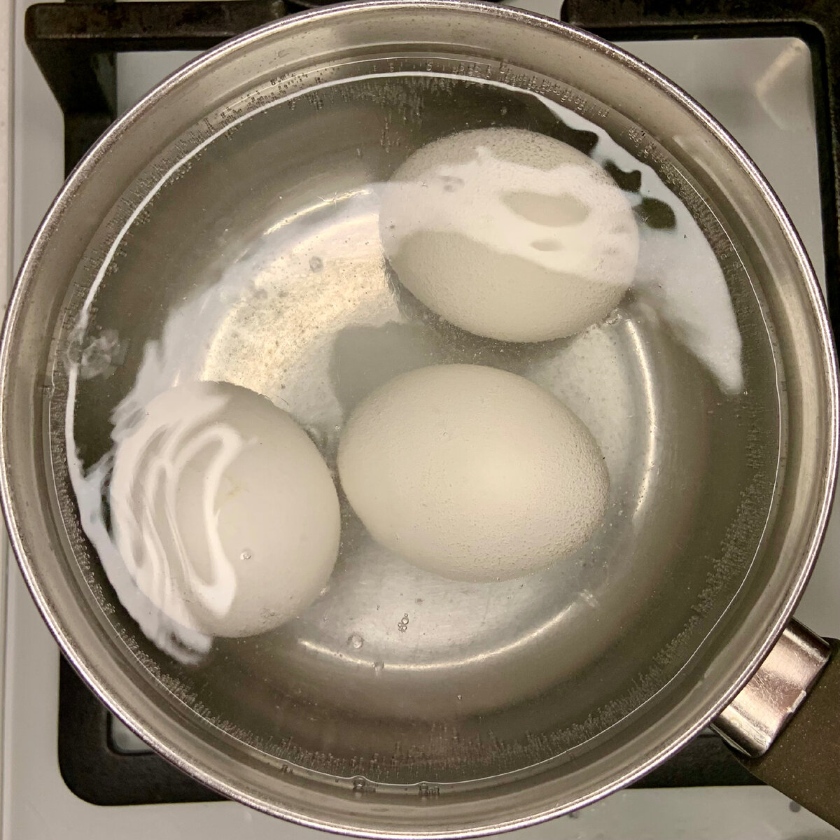 3 яйца, вода, соль