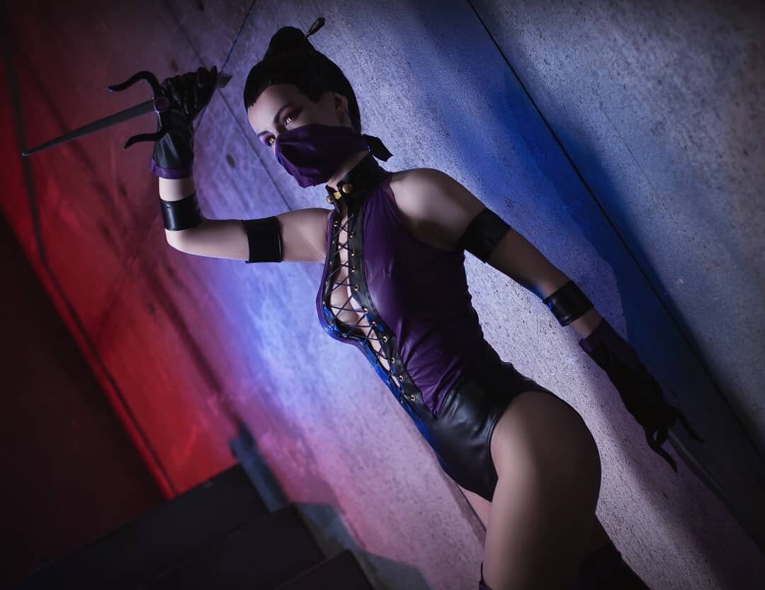 Косплей милина. Pugoffka-Mileena. Mk11 Cosplay. Валентина Милина фотограф. Китана блондинка косплей.