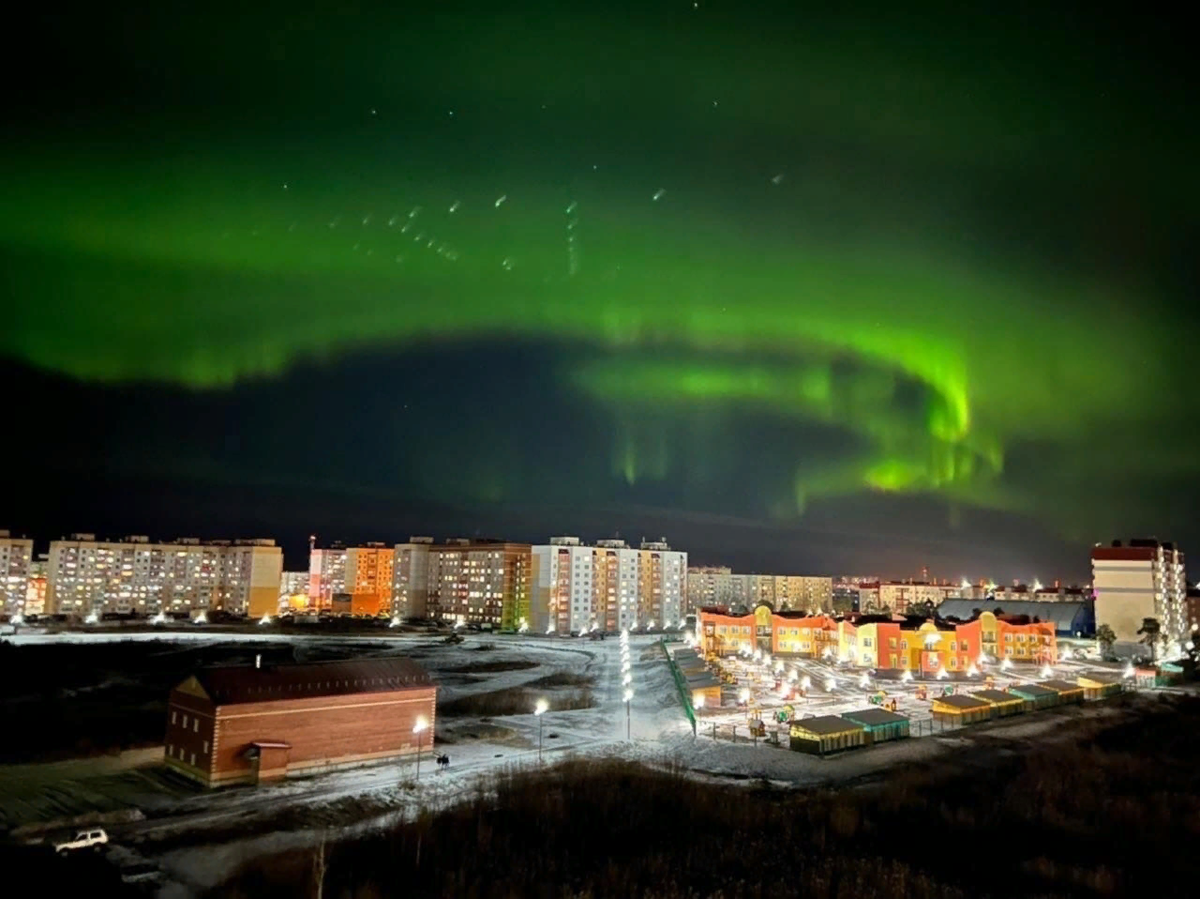 Сегодня северное. Северное сияние Ханты Мансийск. Северное сияние Сургут 2022. Северное сияние Сургут Лянтор. Северное сияние Белоярский.