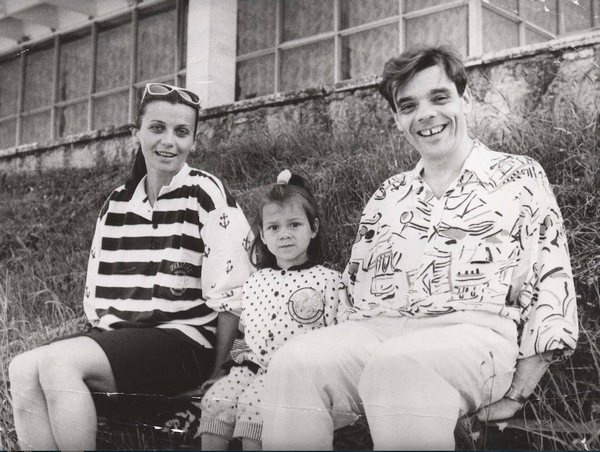 Константин Райкин с третьей женой Еленой Бутенко-Райкиной и их дочерью Полиной