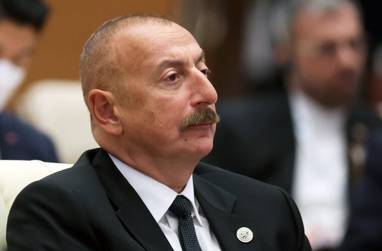    Баку ждет ответ правительства Армении на проект мирного соглашения, заявил представитель Ильхама Алиева