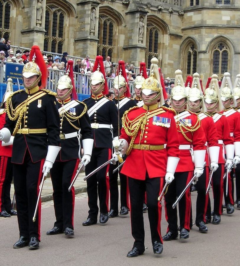Форма британия. Королевская гвардия (Royal Guards). Лейб-гвардия (Великобритания). Лейб гвардия Англии. Парадная униформа армии Великобритании.
