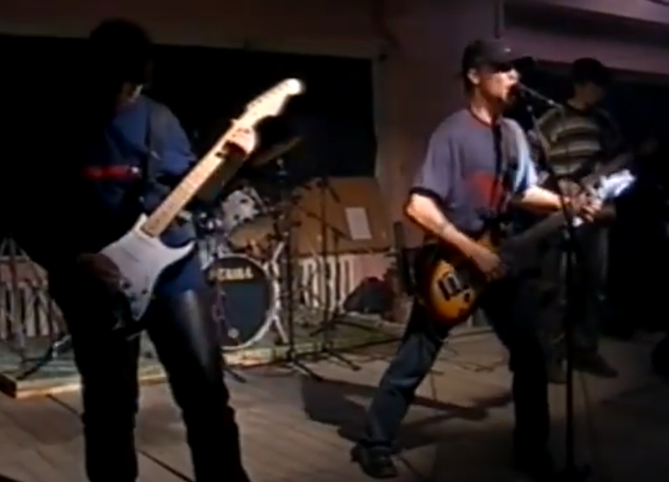 Группа "Окно" на концерте в г.Певек, 2003 год. Слева - я с "фендером", справа - Миша Малеев (R.I.P.!) с Washburn