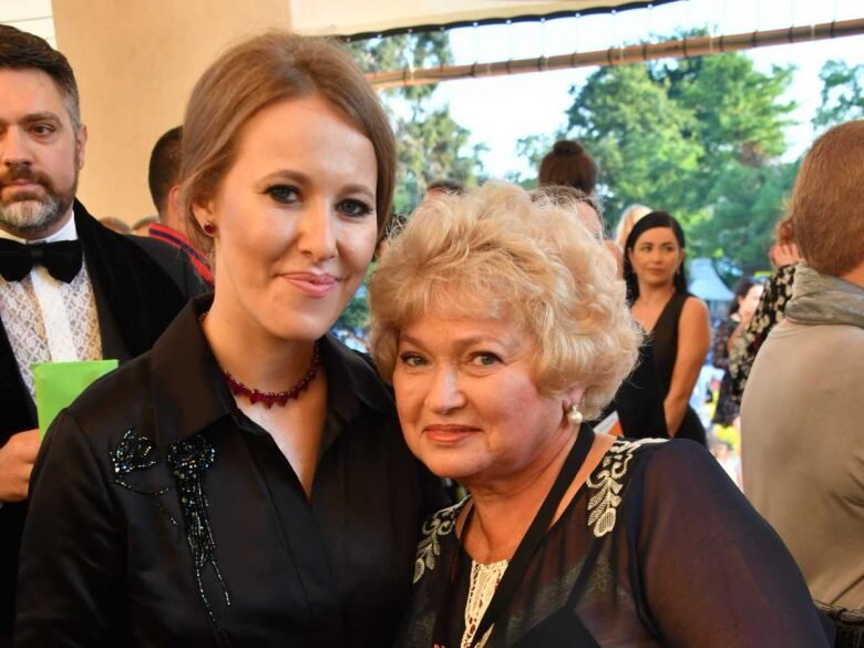 Ксения Собчак и Людмила Нарусова. Фото: eg.ru