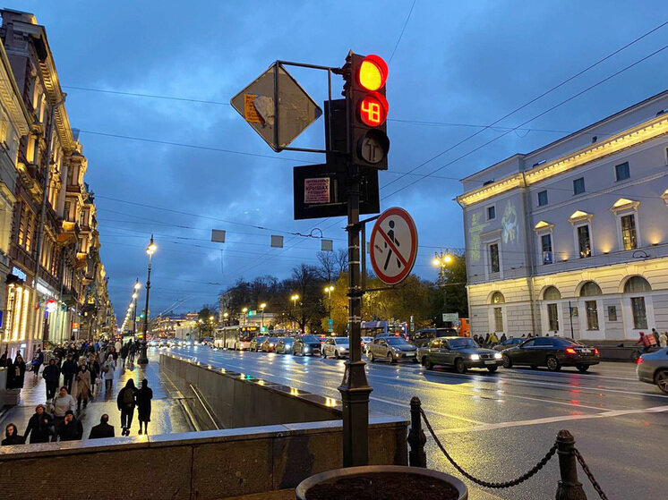     Вечерний Невский, по мнению парфюмеров, имеет свой запах. Фото: «МК в Питере»