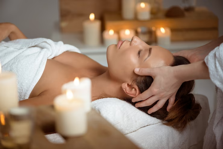 https://ru.freepik.com/free-photo/young-woman-having-face-massage-relaxing-in-spa-salon_8224621.htm#query=массаж&position=4&from_view=search&track=country_rows_v1