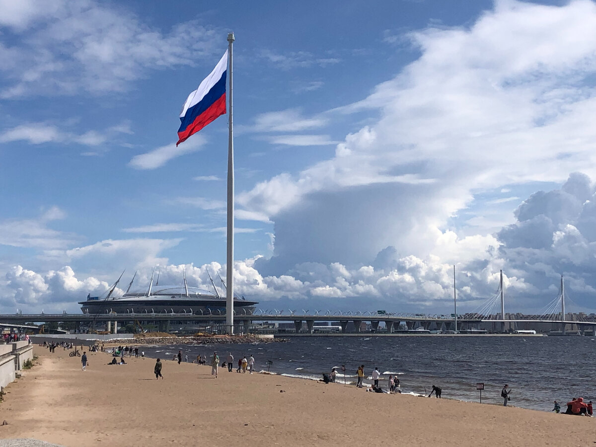 Гигантские флаги на высоте более 179 метров в Санкт-Петербурге: масштаб  поражает | Travel Auto Family | Дзен