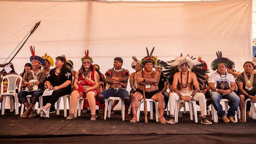 Полуобнажённые женщины и боевая раскраска. В Бразилии провели Великое собрание лидеров хранителей Матери-Земли — Фото