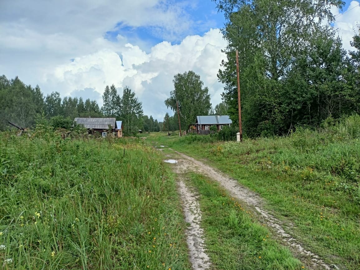 Добежать до края села .