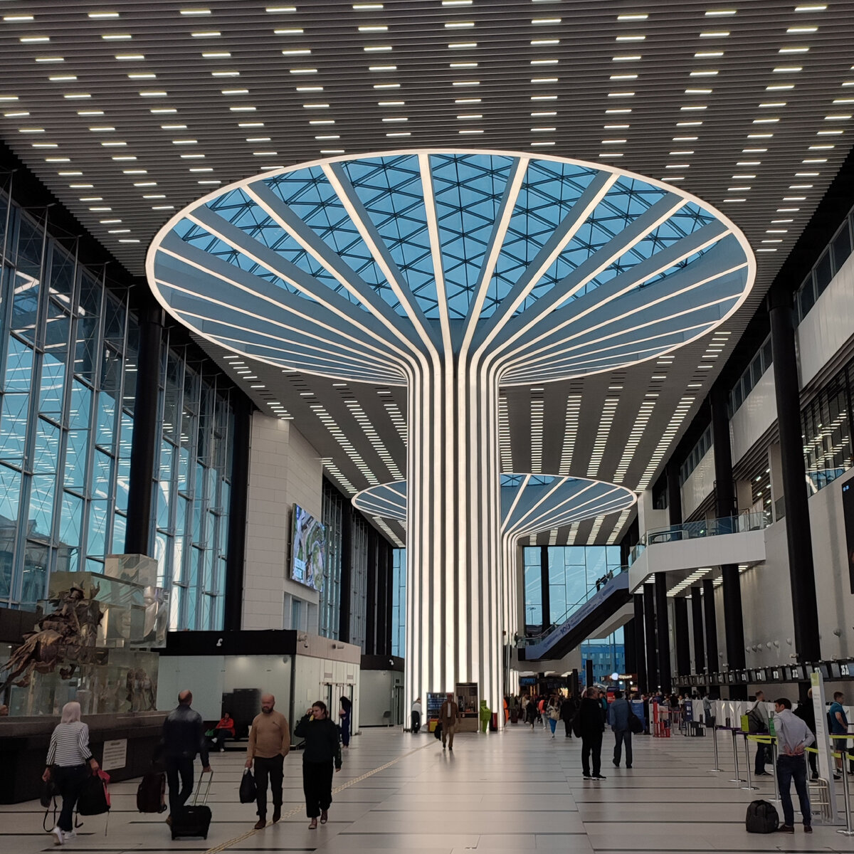 Аэропорт назван в честь Александра Покрышкина, и в старом здании стоял ему памятник, а здесь не нашла, возможно в зоне прилета